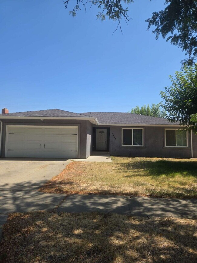 Building Photo - Fully Renovated Four Bedroom Home, Highly ...