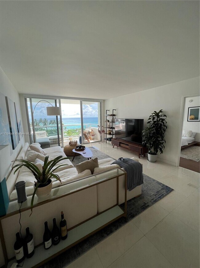 Building Photo - 5151 Collins Ave