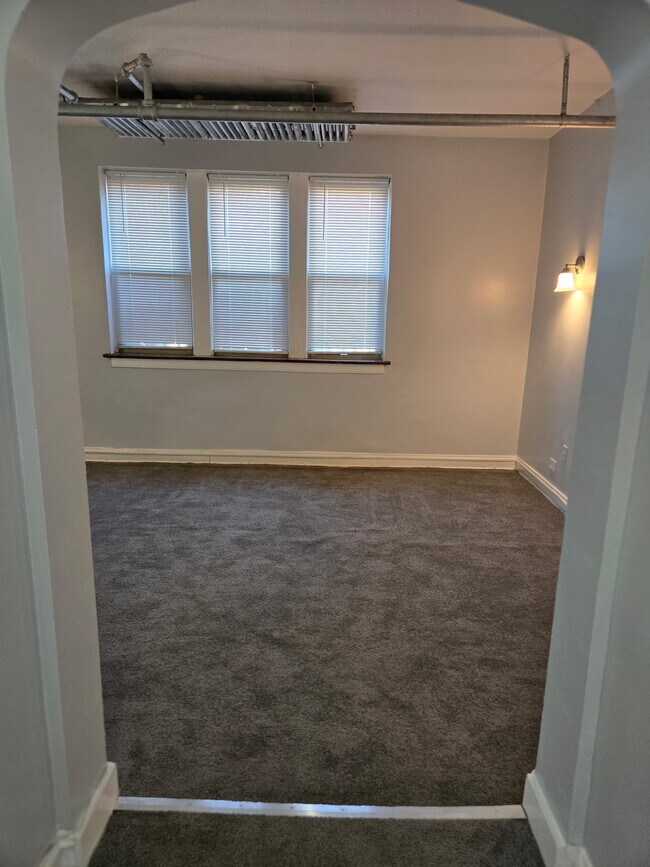 Building Photo - 8054 s Hermitage