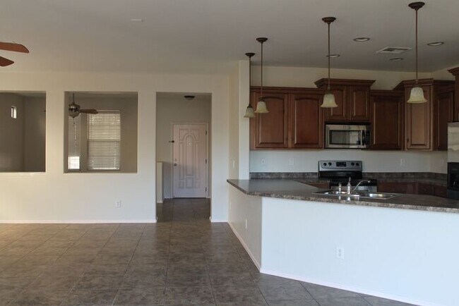 Foto del edificio - 3 Bedroom in Lyons Gate!
