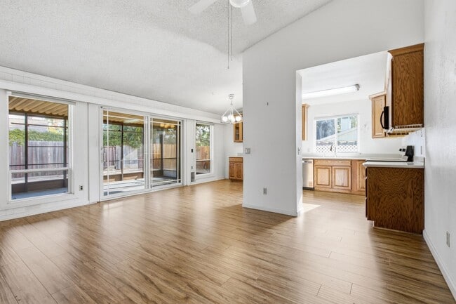 Building Photo - 7113 Mountainside Dr