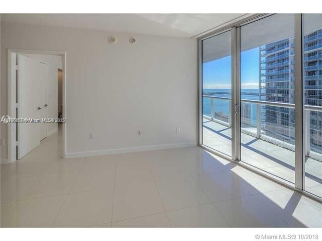 Foto del edificio - 475 Brickell Ave