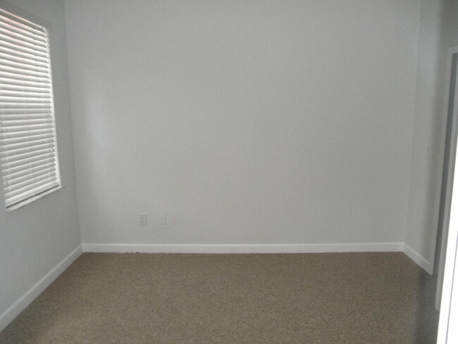 Building Photo - 1905 Shoma Dr