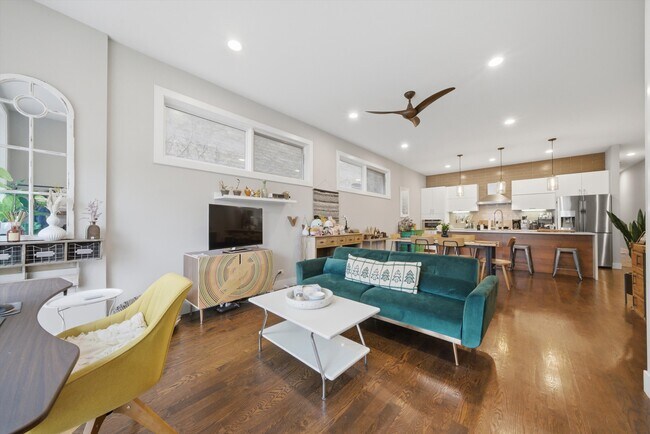 Foto del edificio - 2528 N Linden Pl