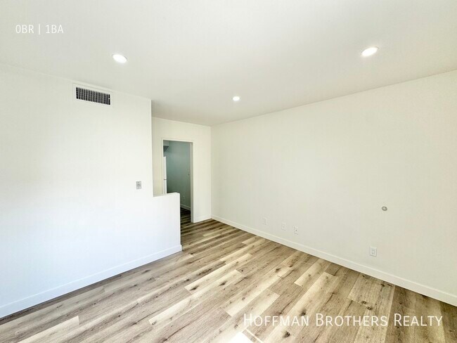 Foto del edificio - 477 E Foothill Blvd