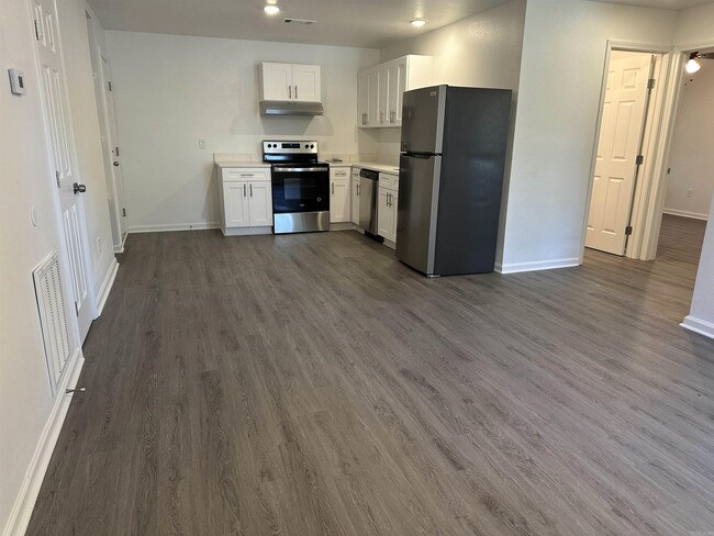Building Photo - 8 Hiland Pl
