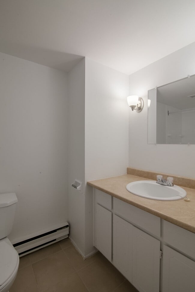 Building Photo - 2285 Rue St Mathieu