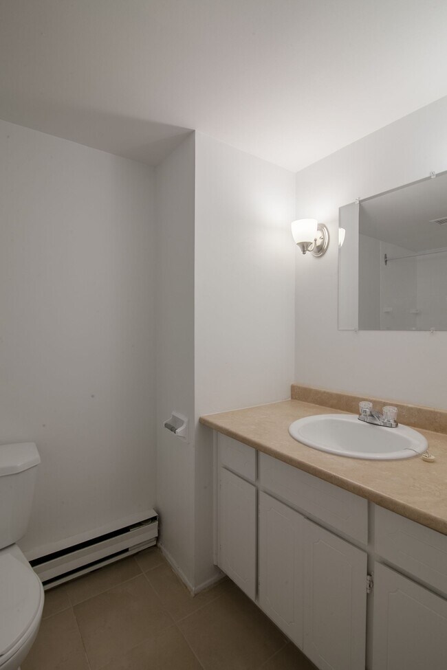 Building Photo - 2285 Saint-Mathieu Street