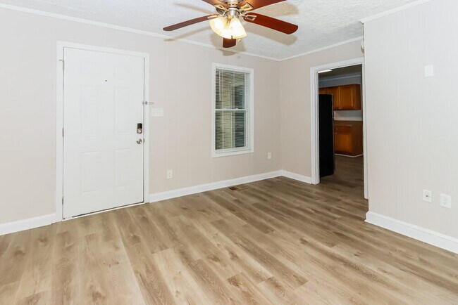 Building Photo - 1308 Greenbriar Dr