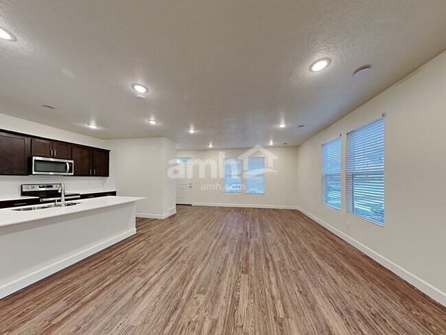 Foto del edificio - 11031 Kitty Hawk Rd