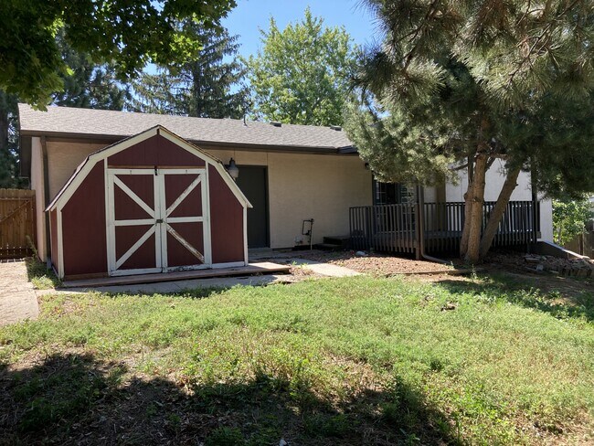 Building Photo - 5480 Descanso Cir W