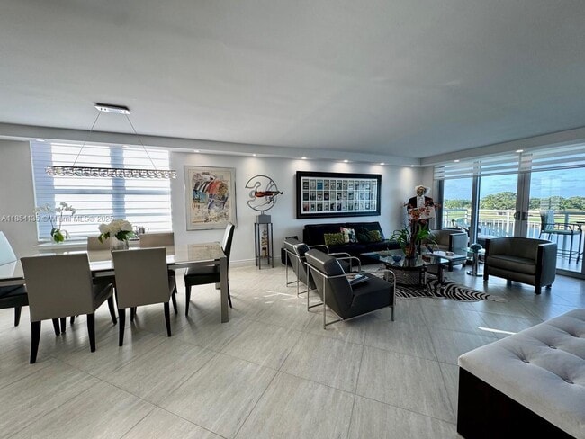 Building Photo - 9250 W Bay Harbor Dr