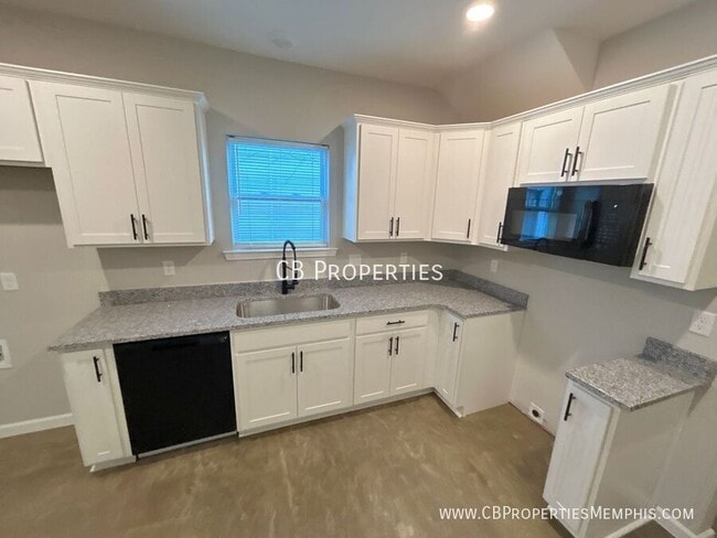 Building Photo - 671 Pearce St