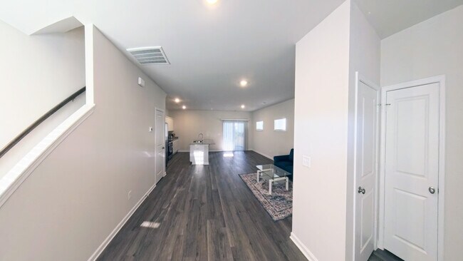 Foto del edificio - 916 Drake Grove Ln