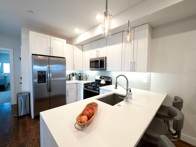 Building Photo - 65-67 Border St