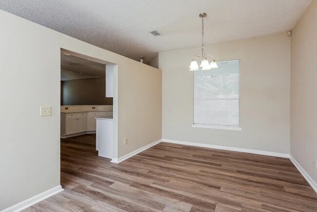 Building Photo - 11836 Lake Fern Dr