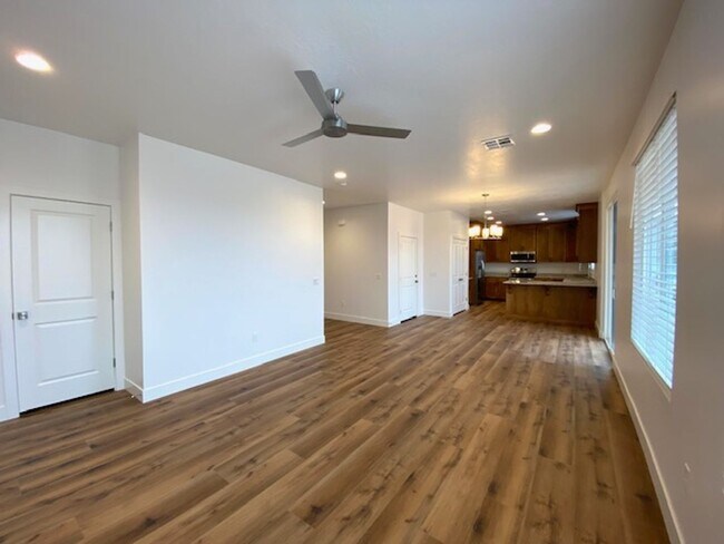 Foto del edificio - 438 N Stone Mountain Dr