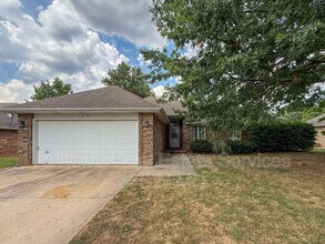 Building Photo - 2155 E Cragmont St