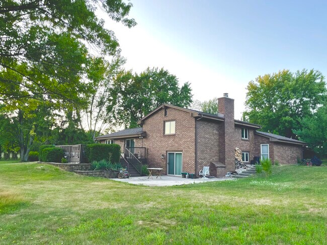 Building Photo - 34805 Glacier Dr