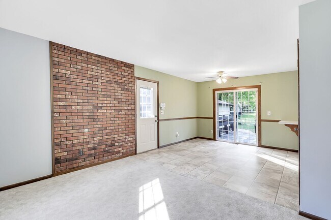 Foto del edificio - Great 4-Bed 2-Bath Home in Champlin - Available 7/1!