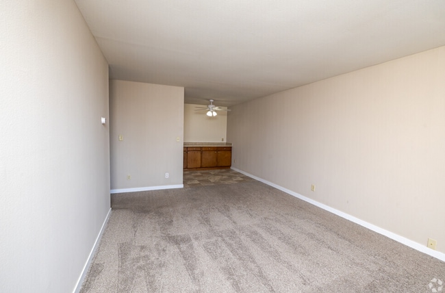 Interior Photo - Oakland Manor Apartments