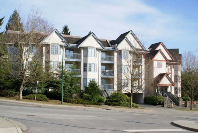 Building Photo - Montclaire Apartments