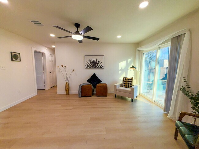 Foto del edificio - 308 E Bourn St