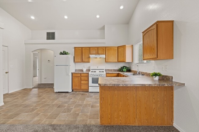 Building Photo - 3301 N Yavapai Rd E