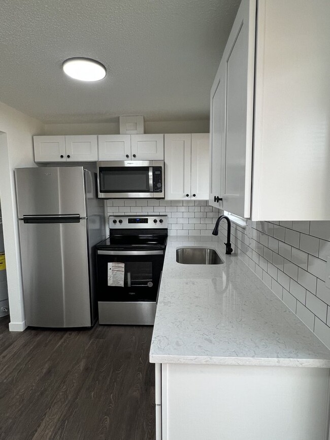 Foto del edificio - 1301-1307-1307 NE 183rd Ave