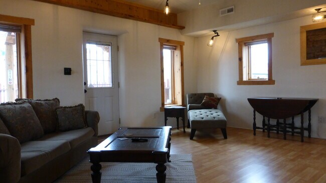 Foto del edificio - 704 2nd St SW