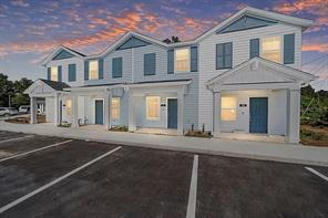 Foto del edificio - Stylish College Park Townhome with Dual En...