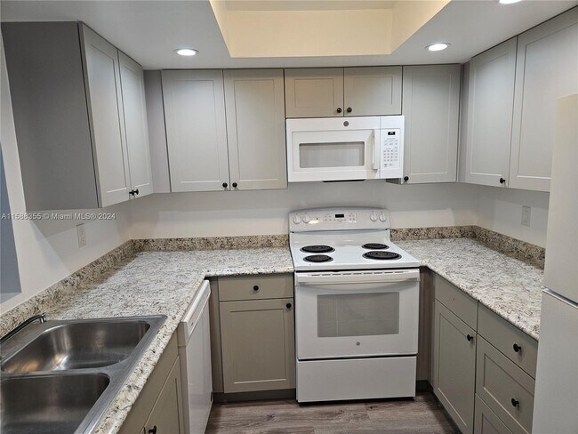 Foto del edificio - 97 Deer Creek Rd
