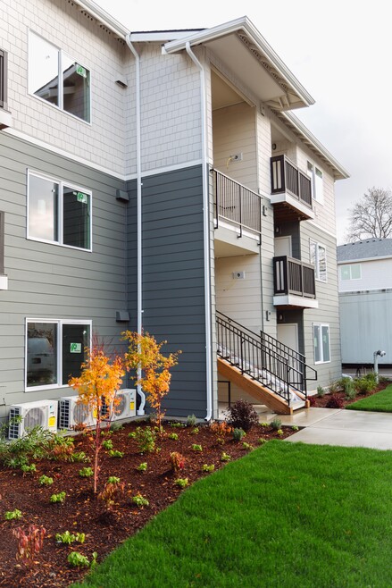 Building Photo - zzzWalnut Trail