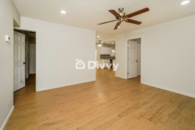 Foto del edificio - 122 Sandy Oaks St, Live Oak, TX 78233