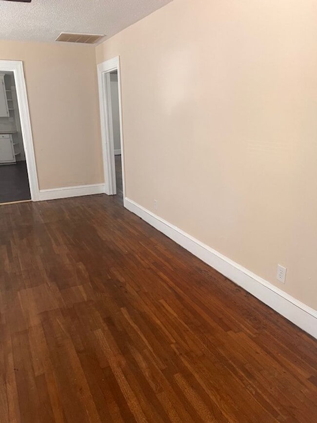 Photo - 201 N Sylvan Dr House