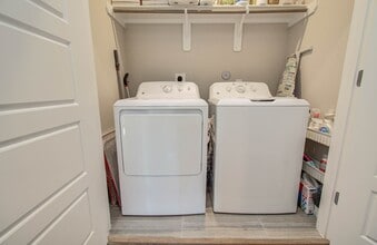 Building Photo - 1221 W Tidwell Rd