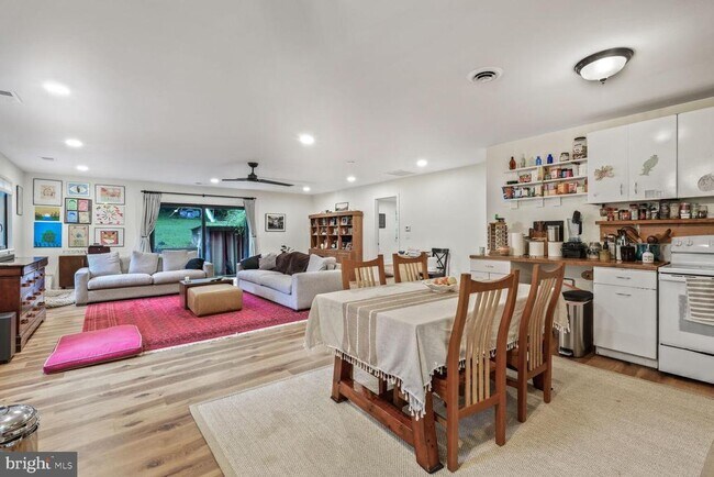Building Photo - 3610 Terrace Dr
