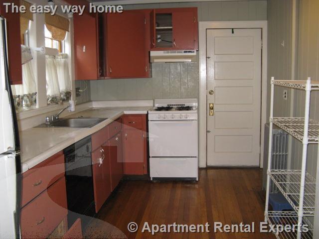 Building Photo - Tufts / Teele Sq - 2 Bed with Parking Incl...