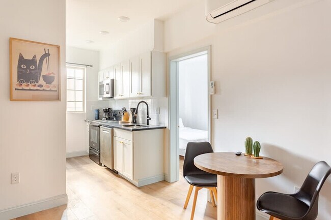 Foto del edificio - 1384 Ridge Ave