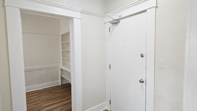 Foto del edificio - 1330 W 11th St