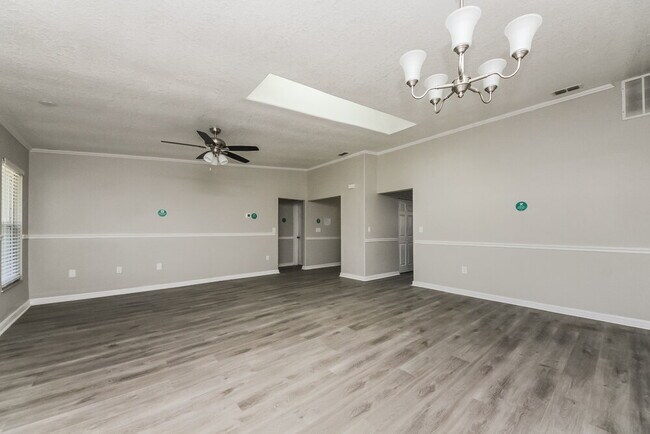 Building Photo - 619 Heraldo Ct