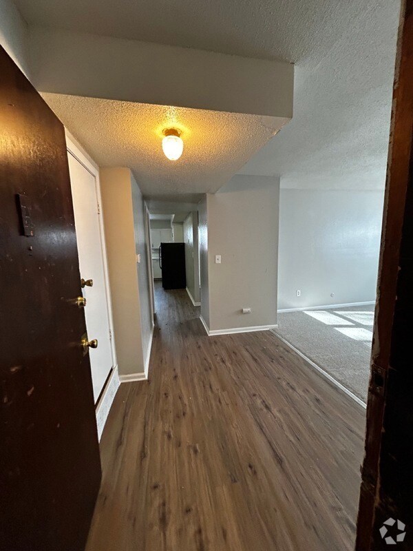 Building Photo - 1413 W Maple Ave