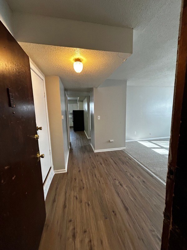 Building Photo - 1415 W Maple Ave