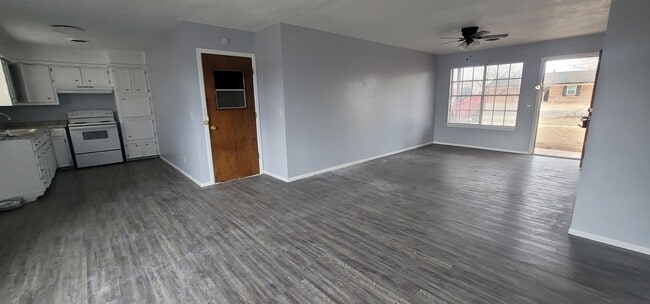 Building Photo - Beautiful and Spacious Home with a Large B...