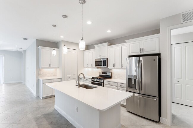Building Photo - 2142 Marquesa Cir