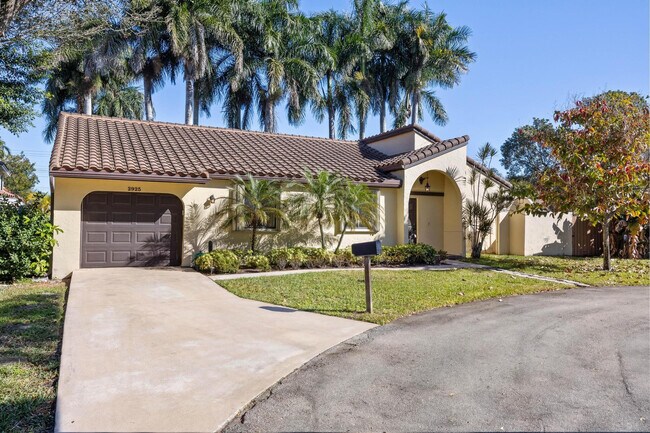 Building Photo - 2925 Azalea Dr