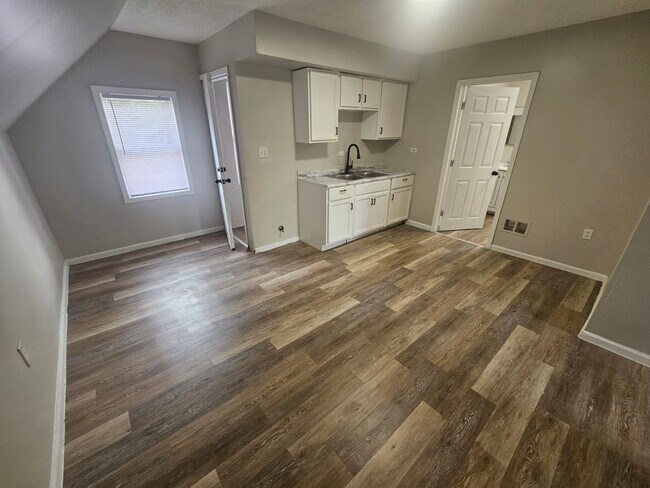 Foto del edificio - 7310 Camden Ave