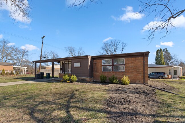 Building Photo - 24030 Stratford St