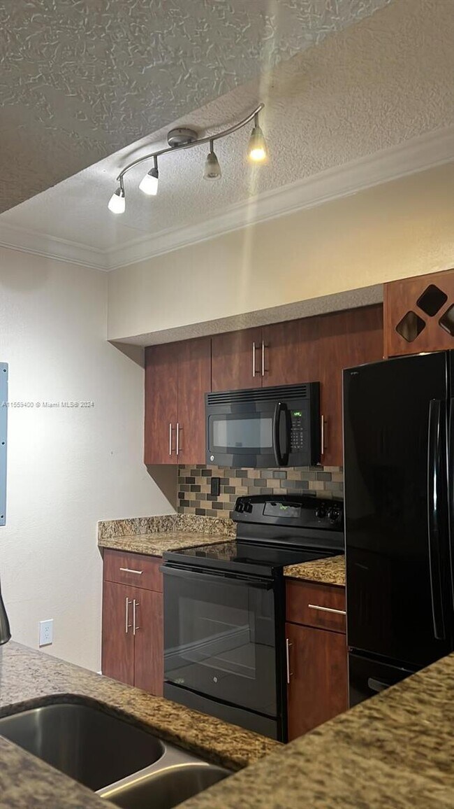 Building Photo - 231 SW 116th Ave