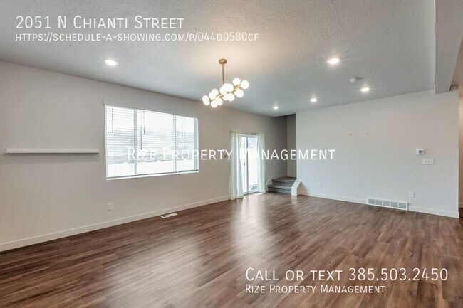 Building Photo - 2051 N Chianti St